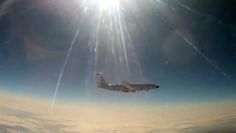 Над нейтральными водами Тихого океана: российский истребитель МиГ-31 сопроводил самолёт-разведчик ВВС США