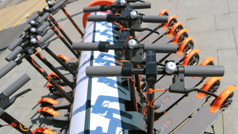 Эксперт прокомментировал идею приравнять электросамокаты к мопедам в ПДД