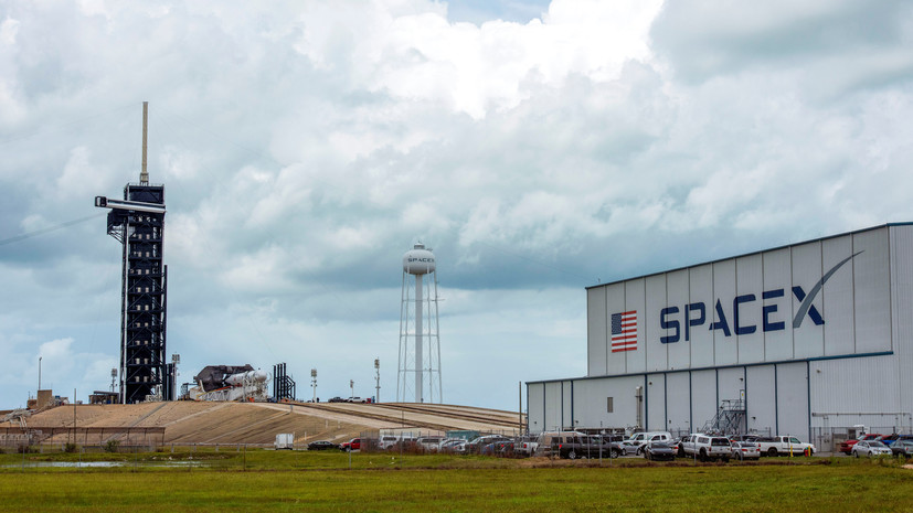 SpaceX выиграла контракт по доставке астронавтов на Луну
