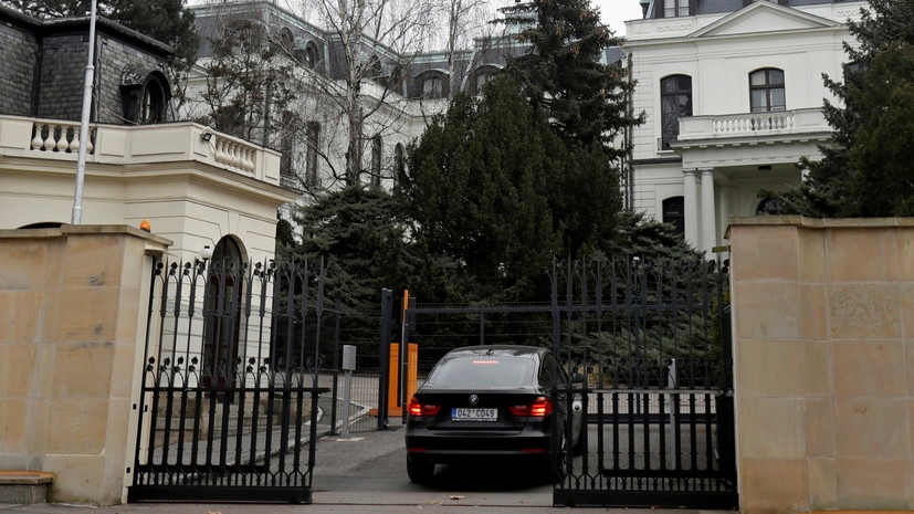В Чехии сообщили об усилении охраны посольства России в Праге