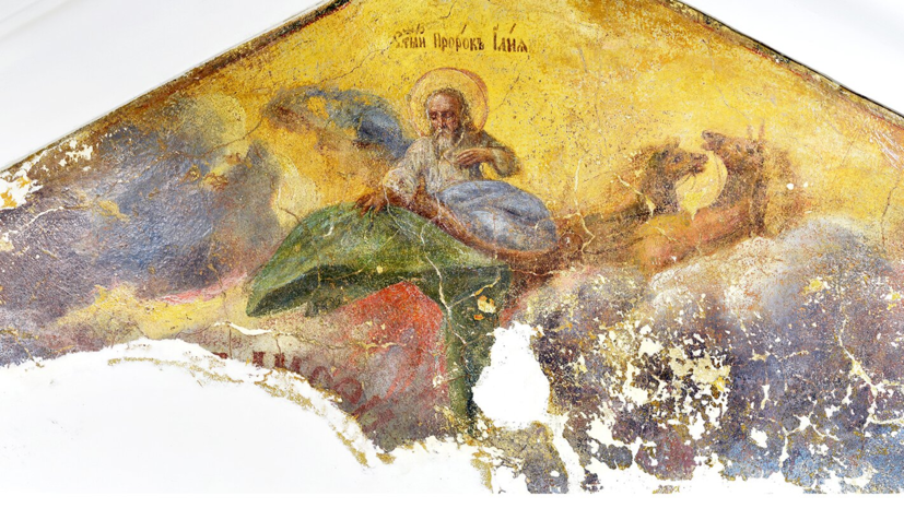 В центре Москвы отреставрировали живопись на фасаде храма XVII века