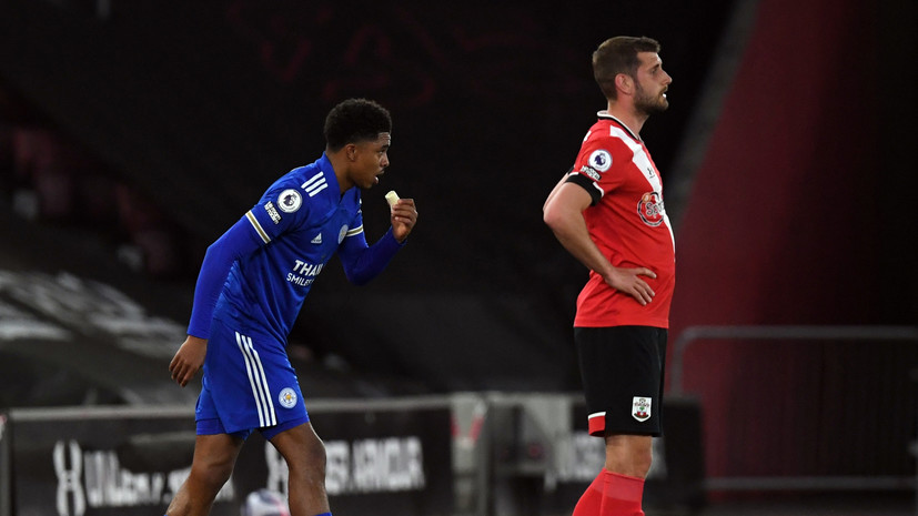 Защитник «Лестера» перекусил во время матча с «Саутгемптоном»