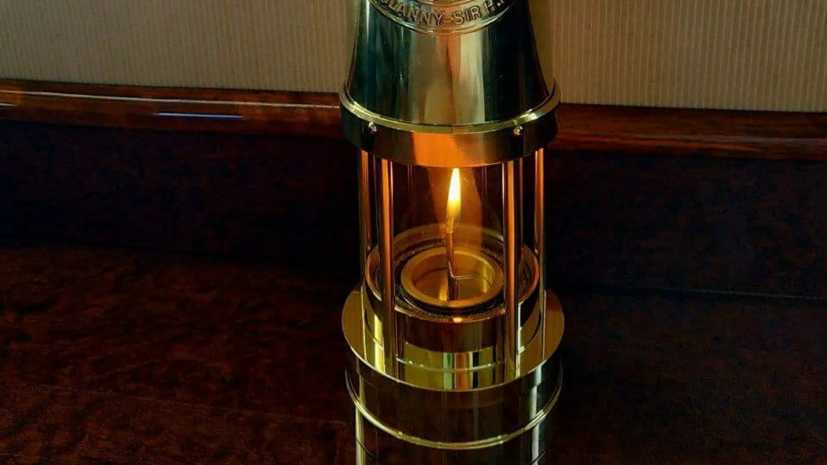 Благодатный огонь доставили в Москву