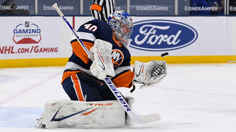 Варламов признан третьей звездой недели в НХЛ