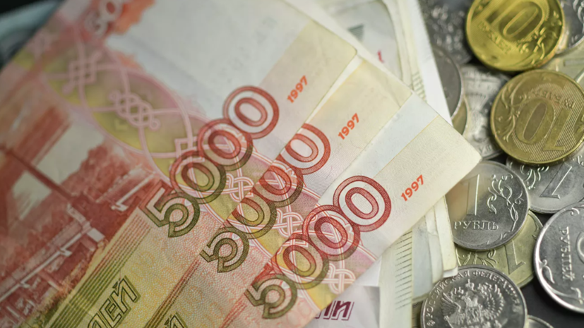 Опрос показал отношение россиян к зарплатам чиновников и топ-менеджеров