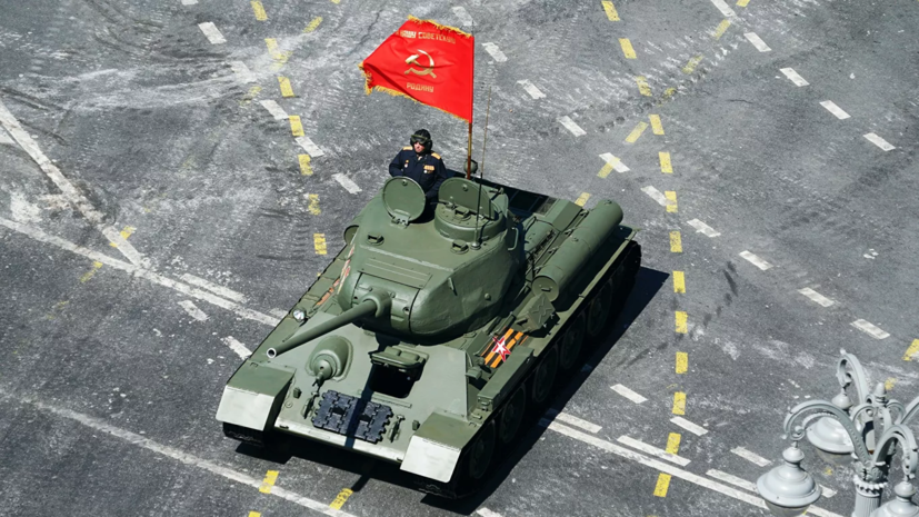 На параде в Новороссийске показали отреставрированный танк Т-34