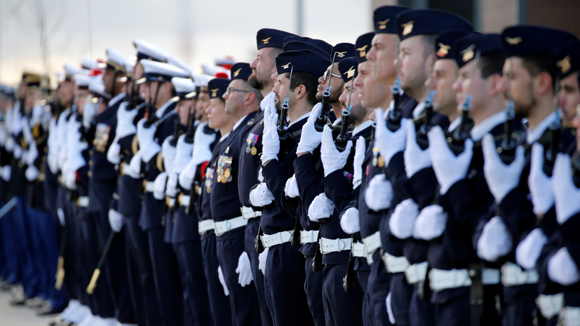Более 150 тысяч человек поддержали письмо французских военных