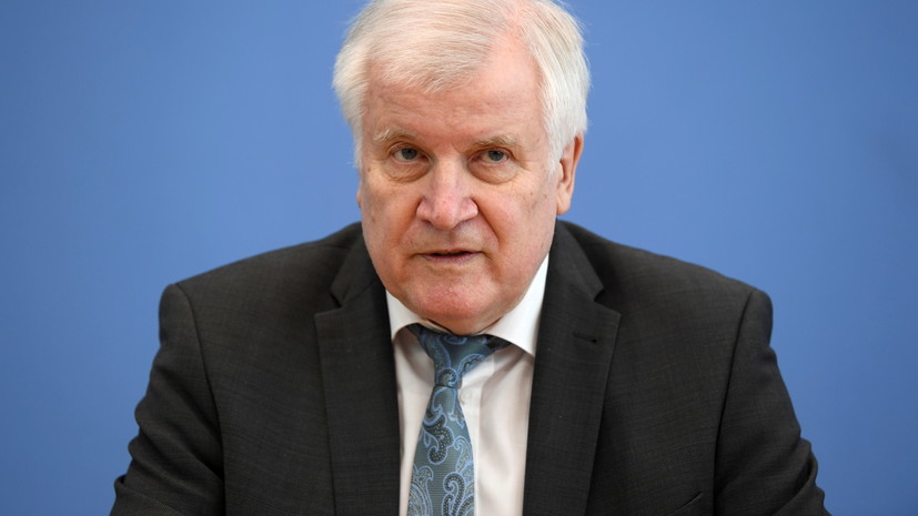 У главы МВД Германии выявлен коронавирус