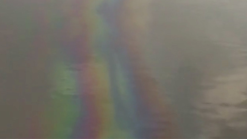 В Красноярском крае назвали возможную причину появления масляного пятна на реке