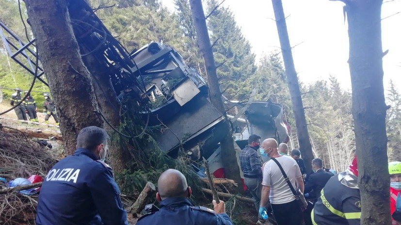 Число жертв обрушения кабины фуникулёра в Италии возросло до 12