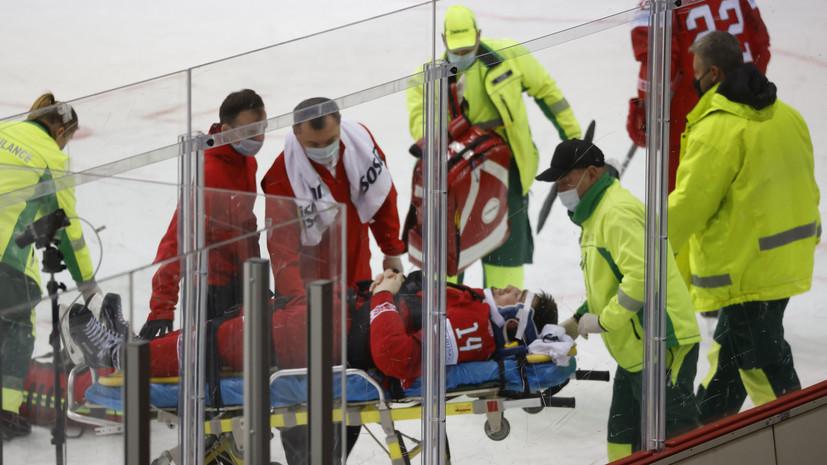 Хоккеист сборной Белоруссии Лисовец получил травму и на носилках покинул лёд в матче ЧМ