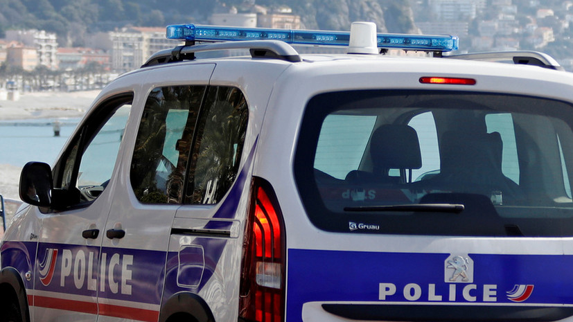 В районе французского Нанта ведётся поиск напавшего с ножом на полицейского