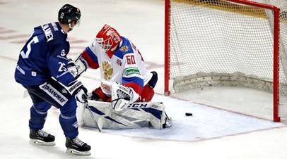 Хоккеисты сборных России и Финляндии в матче Чешских игр