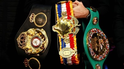 Чемпионские пояса по версиям WBC, WBA и The Ring