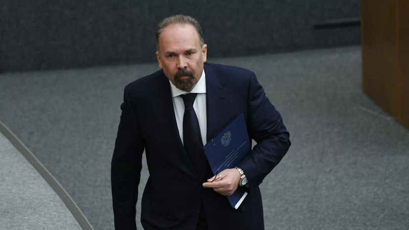 Мень подал заявление об отставке с должности аудитора Счётной палаты