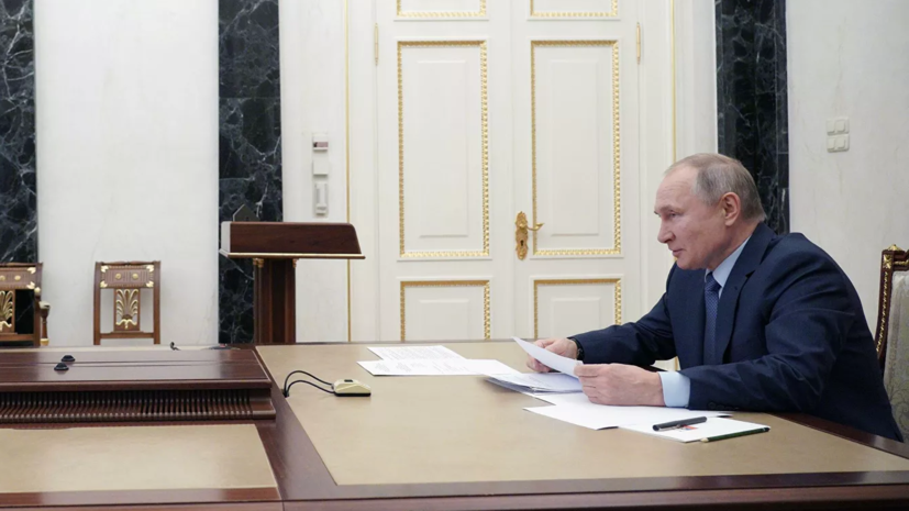 Путин попросил главу «Сургутнефтегаза» поддержать многодетные семьи