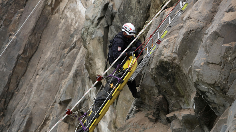 В Перу в результате падения автобуса в ущелье погибли 17 человек