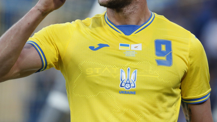 УЕФА обязал Украину убрать с формы на Евро-2020 надпись «Героям слава»
