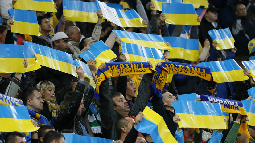 На Украине утвердили официальный футбольный статус лозунгов «Слава Украине!» и «Героям слава!»