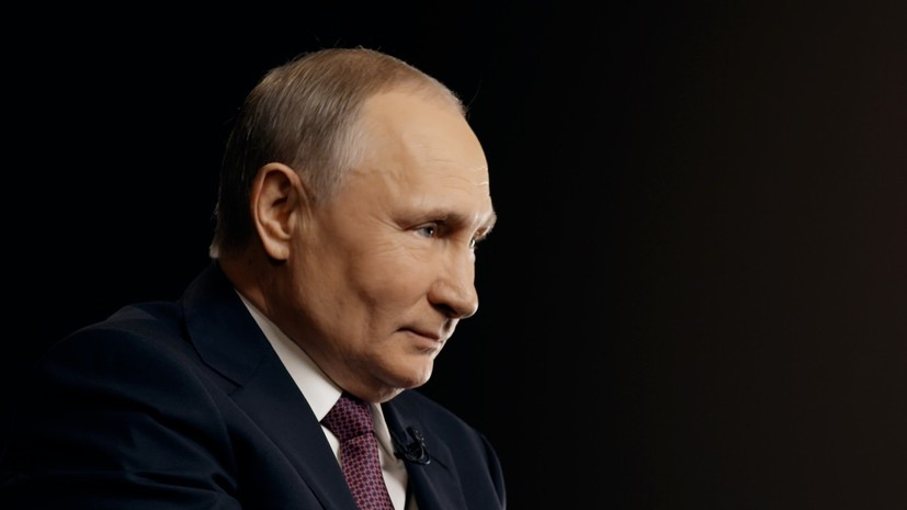 Путин отметил мощь российского ледокольного флота