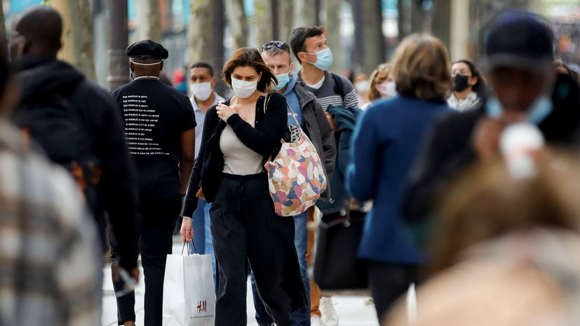 Во Франции отменяют обязательное ношение масок на улице
