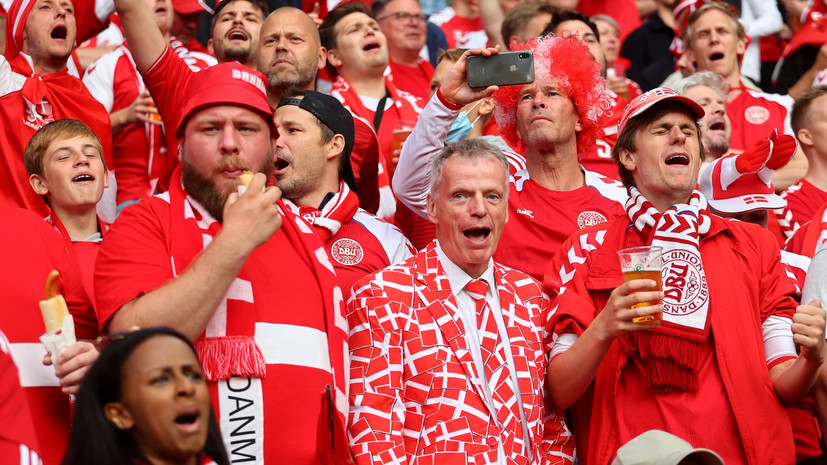 Болельщики сборной Дании кидали стаканы с пивом в российских футболистов