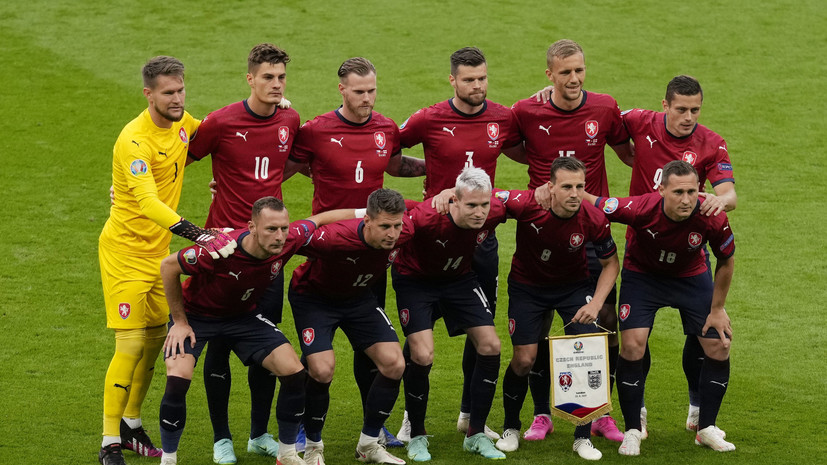 Вылет сборной Чехии на матч Евро-2020 задерживается из-за случайно надувшегося трапа