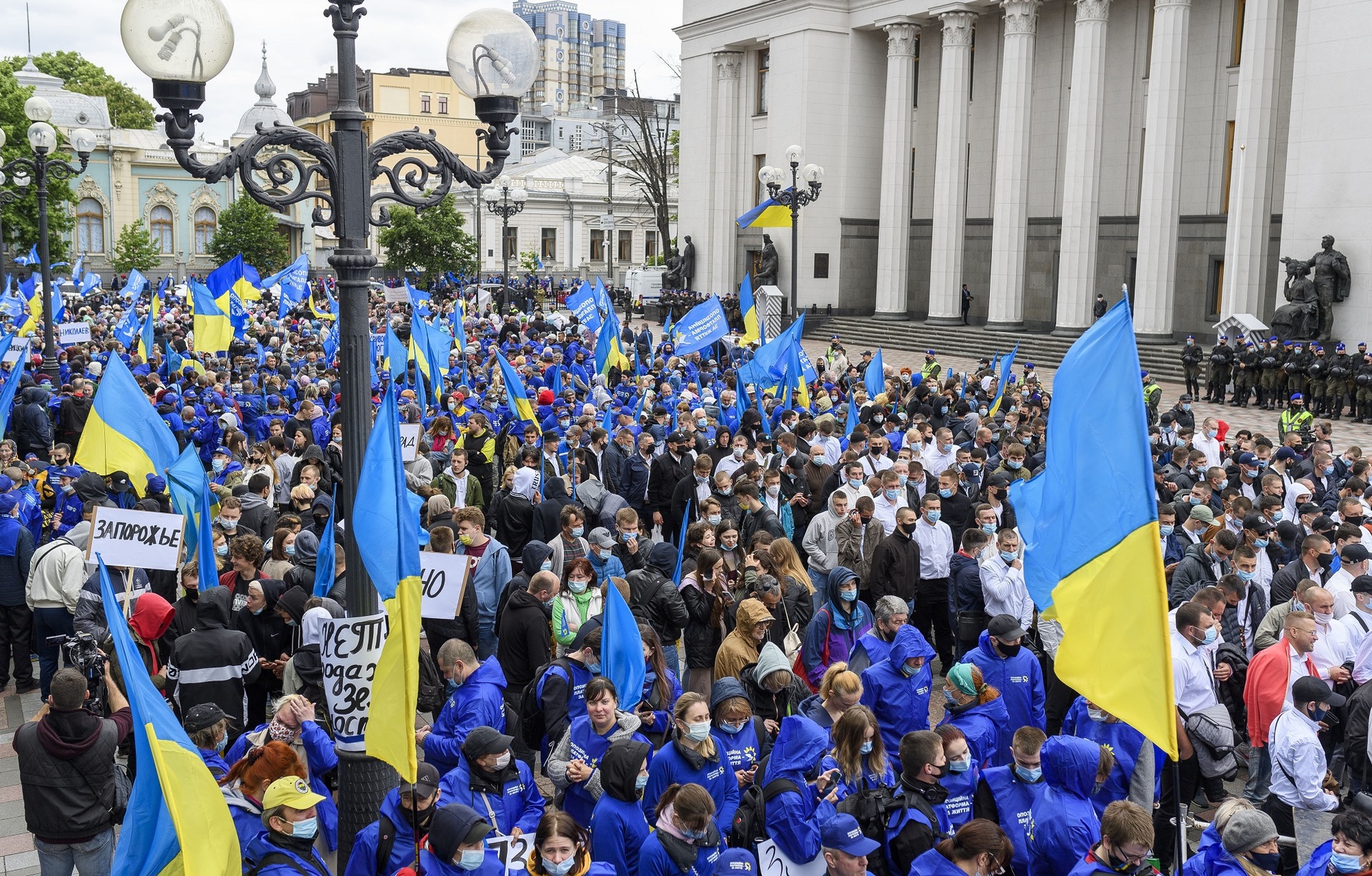 Политика украинских властей