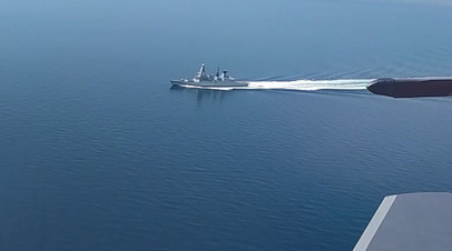 Эсминец Defender ВМС Великобритании в районе мыса Фиолент