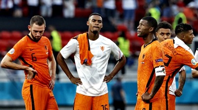 Футболисты сборной Нидерландов после поражения от Чехии на Евро-2020