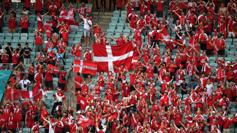 Стюарды изъяли радужный флаг у датских фанатов на матче Евро-2020 в Баку