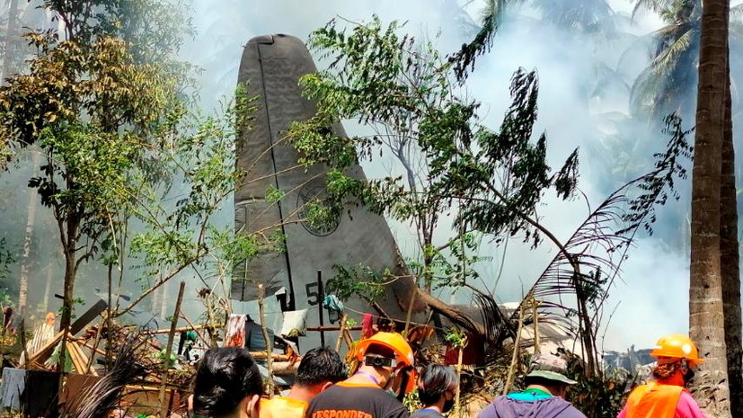 Число жертв крушения военного самолёта на Филиппинах возросло до 31