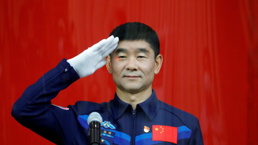 Космонавты из КНР завершили семичасовые работы в открытом космосе