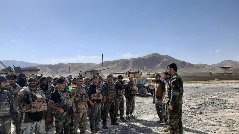 Более 1000 афганских военных отступили в Таджикистан в ходе боёв с талибами