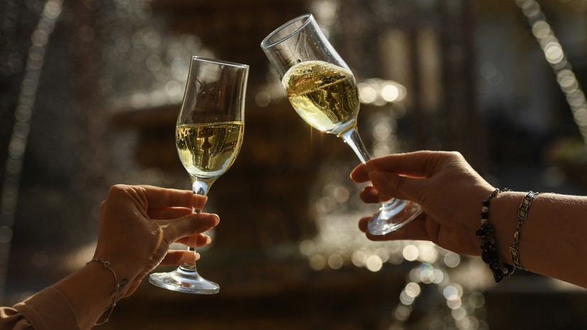 На фоне законодательных изменений: в Moët Hennessy заявили о приостановке поставок шампанского в Россию