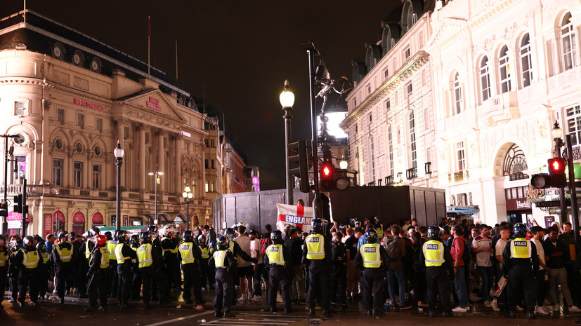 Полиция Лондона расследует расистские оскорбления в адрес футболистов сборной Англии