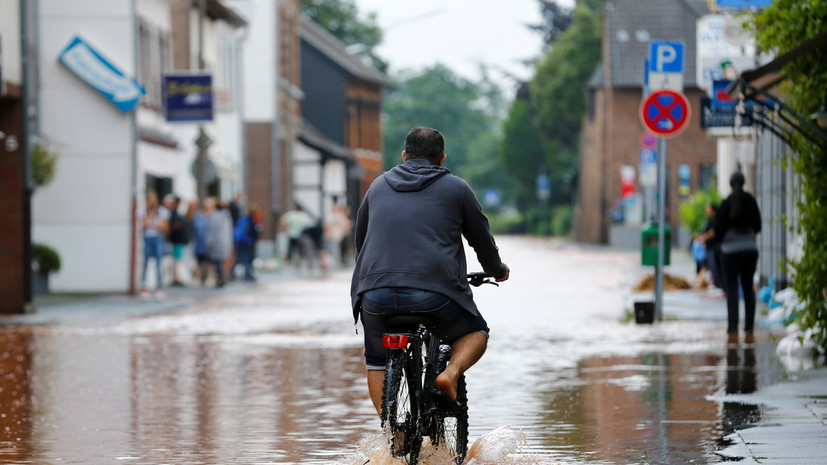 Число жертв наводнений на западе Германии превысило 100