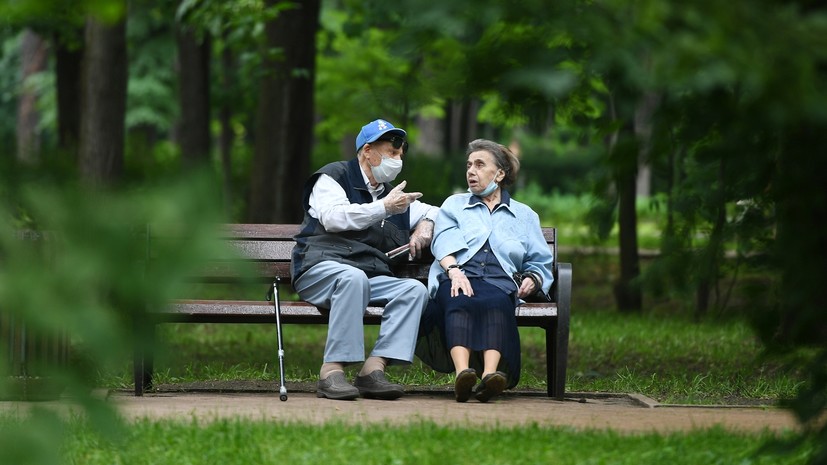 РИА Новости: в России проработают вопрос индексации пенсий работающим пенсионерам
