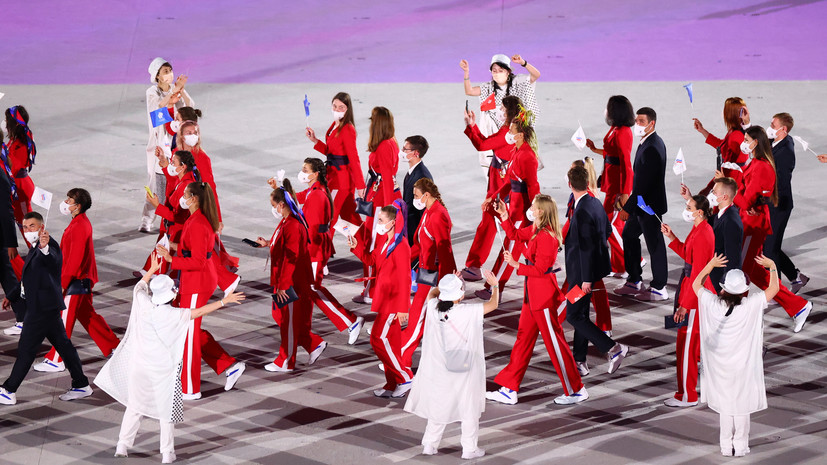 Сборная России вышла на церемонию открытия Олимпиады с флагом ОКР