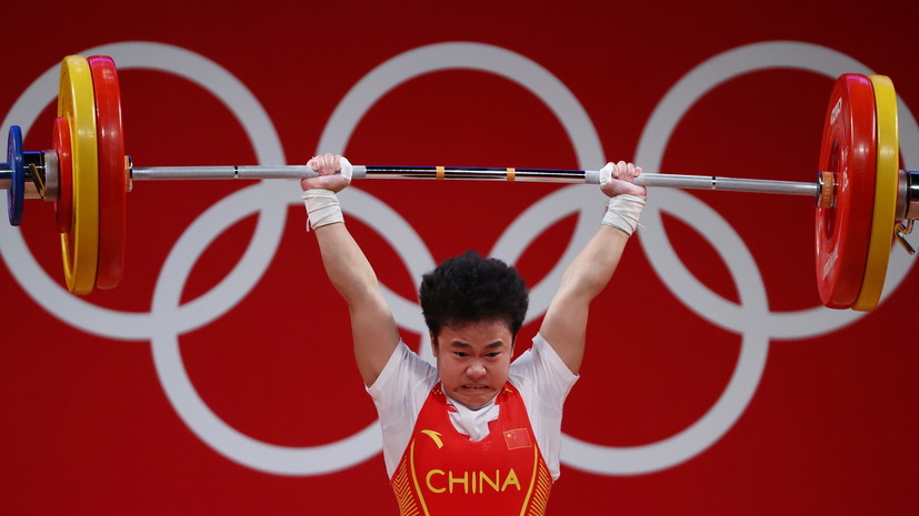 Китайская штангистка Чжихуэй завоевала золото на ОИ в Токио