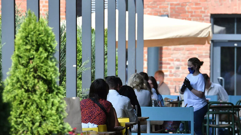 Москвичи на 10% сократили траты на услуги общепита