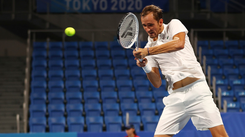 Медведев проиграл Карреньо-Бусте в 1/4 финала теннисного турнира Олимпиады