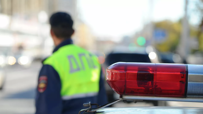 В результате столкновения трёх автомобилей на трассе в Ленобласти погиб человек