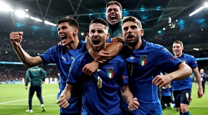 Футболисты сборной Италии после победы над командой Испании на Евро-2020