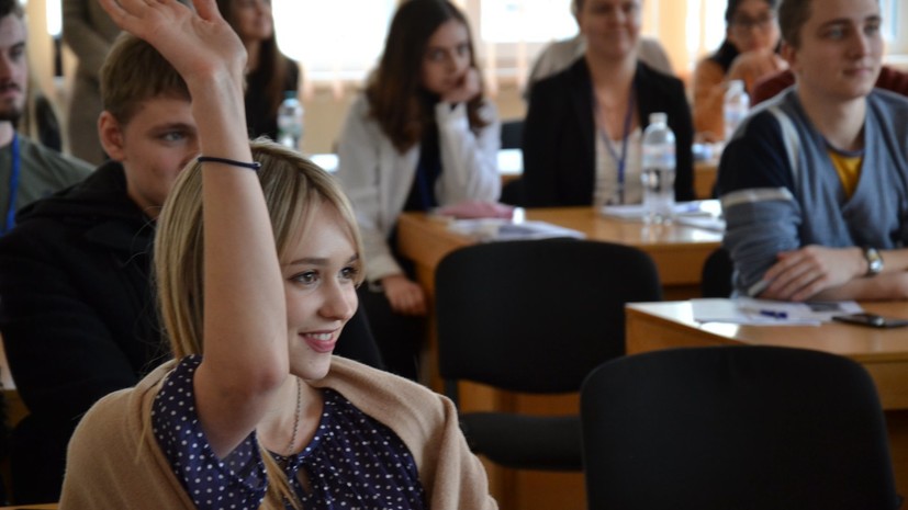 Представители ЕС проведут онлайн-уроки для школьников Украины
