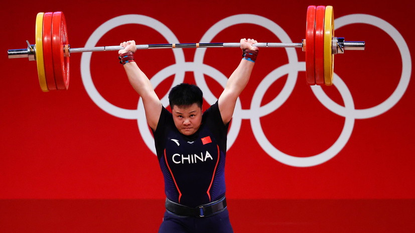 Тяжелоатлетка Чжоуюй из Китая выиграла золото ОИ в весе до 87 кг