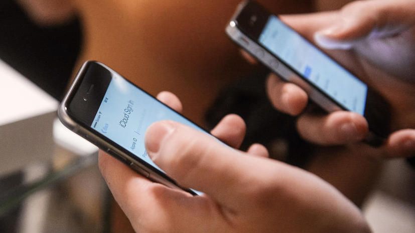 Эксперт рассказал, как реанимировать упавший в воду мобильный телефон