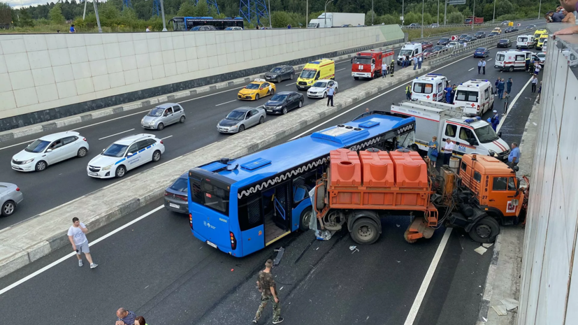 Семь пострадавших в ДТП с автобусом в Москве доставлены в больницы