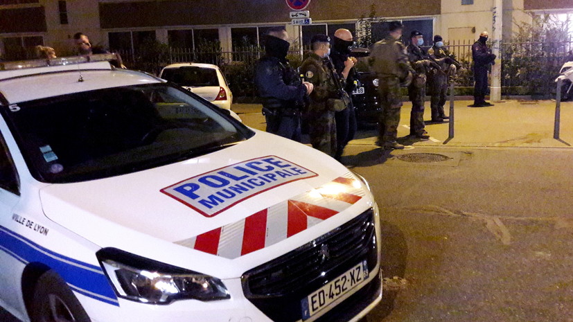 Полиция применила слезоточивый газ на митинге против санпропусков в Лионе