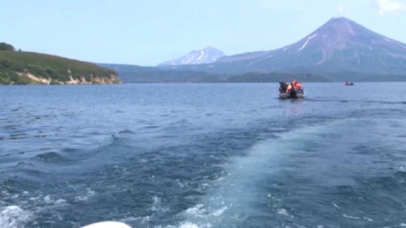 Упавший в озеро на Камчатке вертолёт найден на глубине около 110 метров